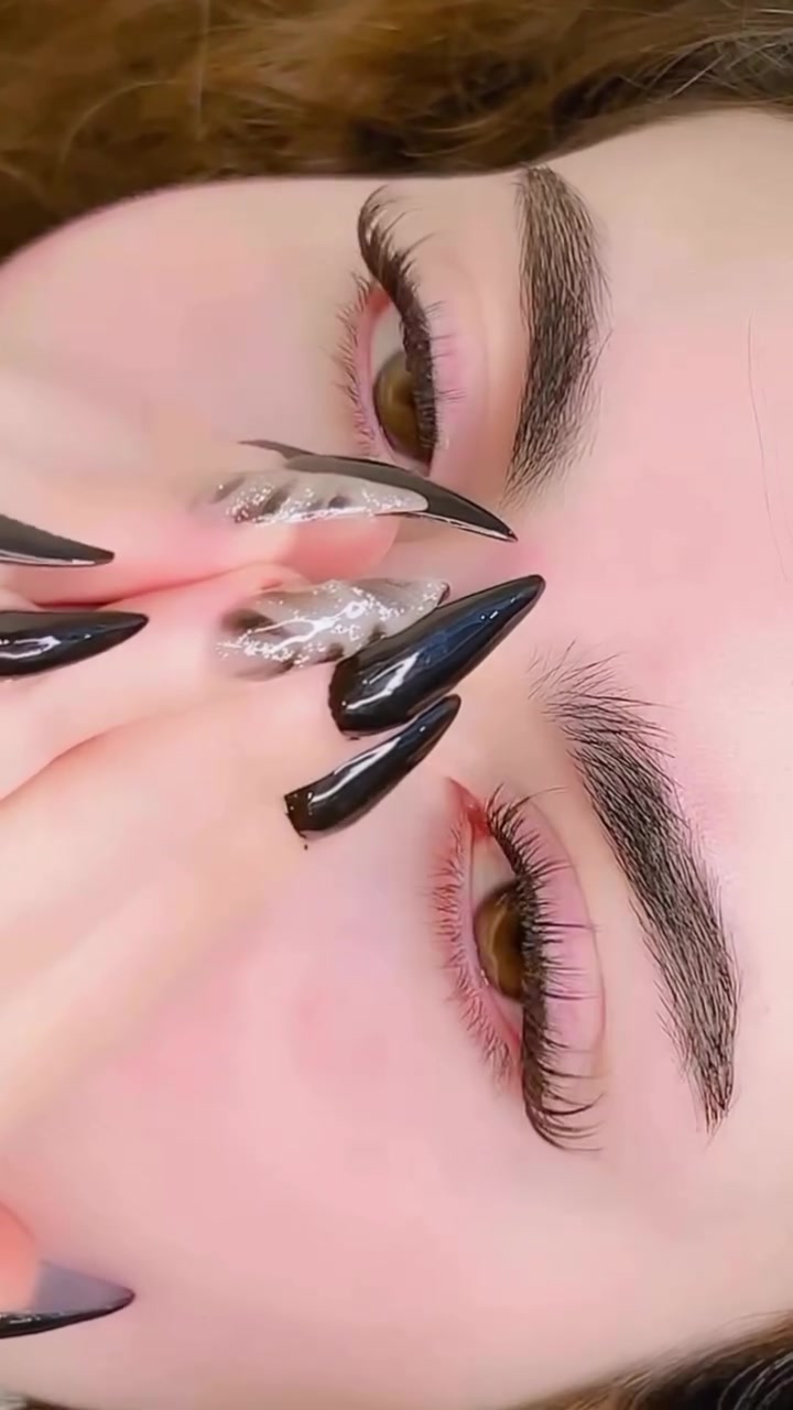 رموش شهريه حسب طلب العنوان كربلاء الحسينيه قرب مدرسه سامراء للتواصل ***********
