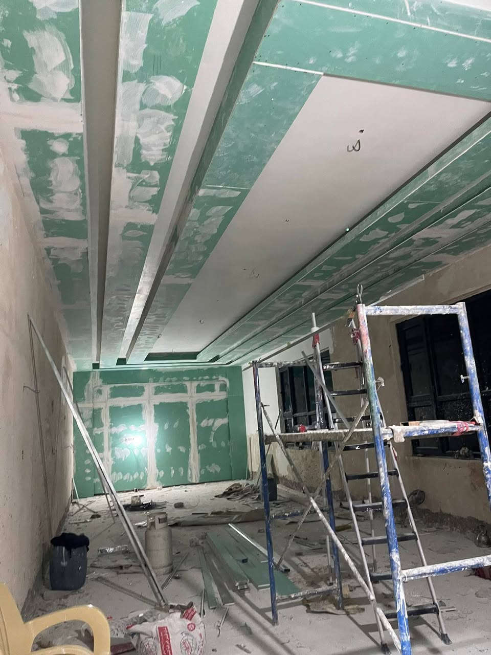 خلفه ديكورات وكهرباء نعمل كافه انواع الديكورات الحديثه.
بصره /قرنه.  للاستفسار ***********
