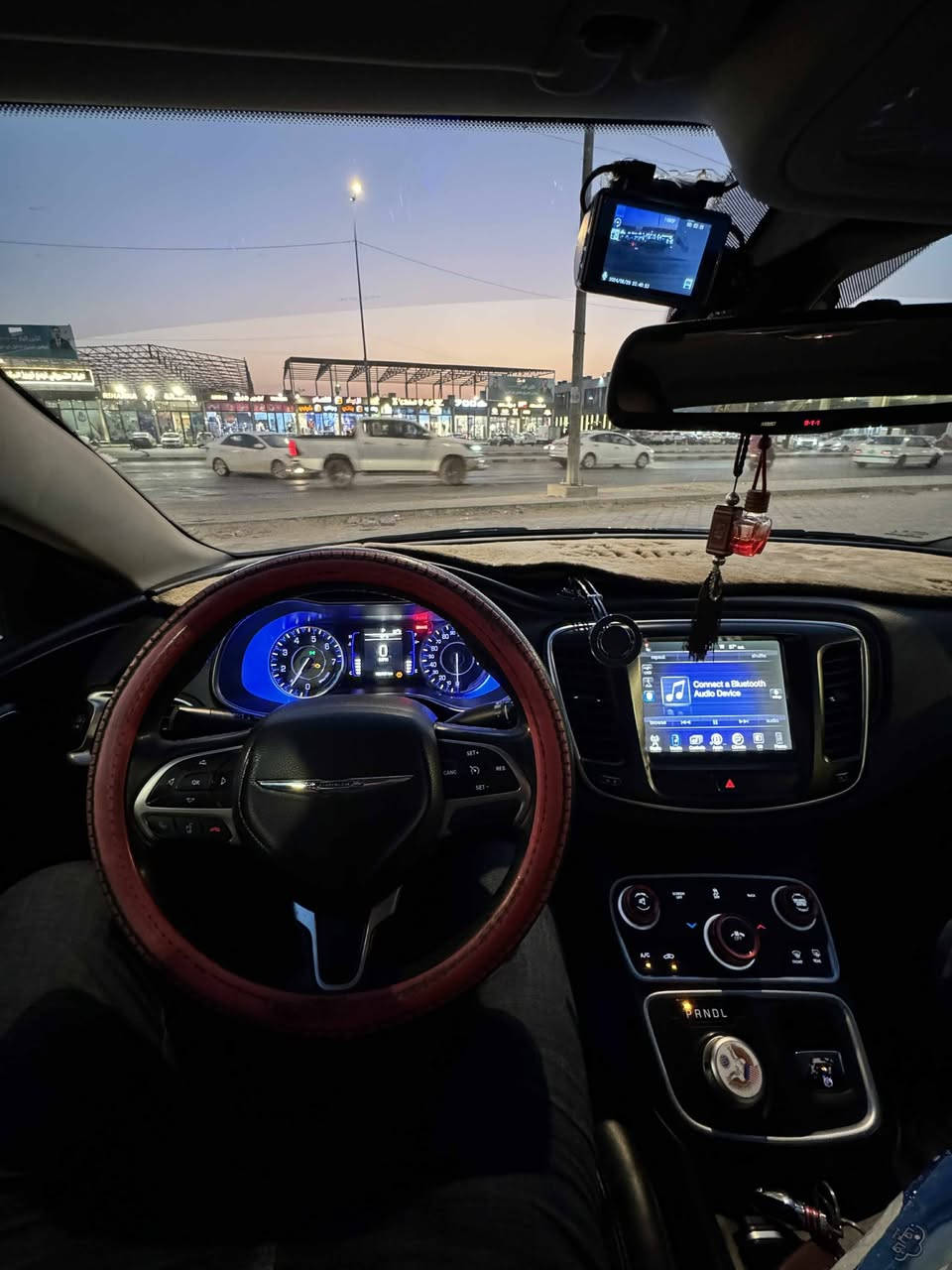 للبيع سي 200 موديل 2017 رقم اربيل حادثها بنيد فقط بدون ارباك شواصي وتكم مكفولات موضح بلسونار محرك 2400 السعر 115 وبيها مجال بسيط مكان النجف للاستفسار الاتصال بالرقم *********** مواصفاتهاا
بصمه 
تحكم ستيرن 
كشنات جلد 
تدفئه كشنات
كير ماوس
محرك 2400
شاشه كبيرة 
كامرة خلفيه 
حساس خلفي 
خمسه ويل كب 
Aps
