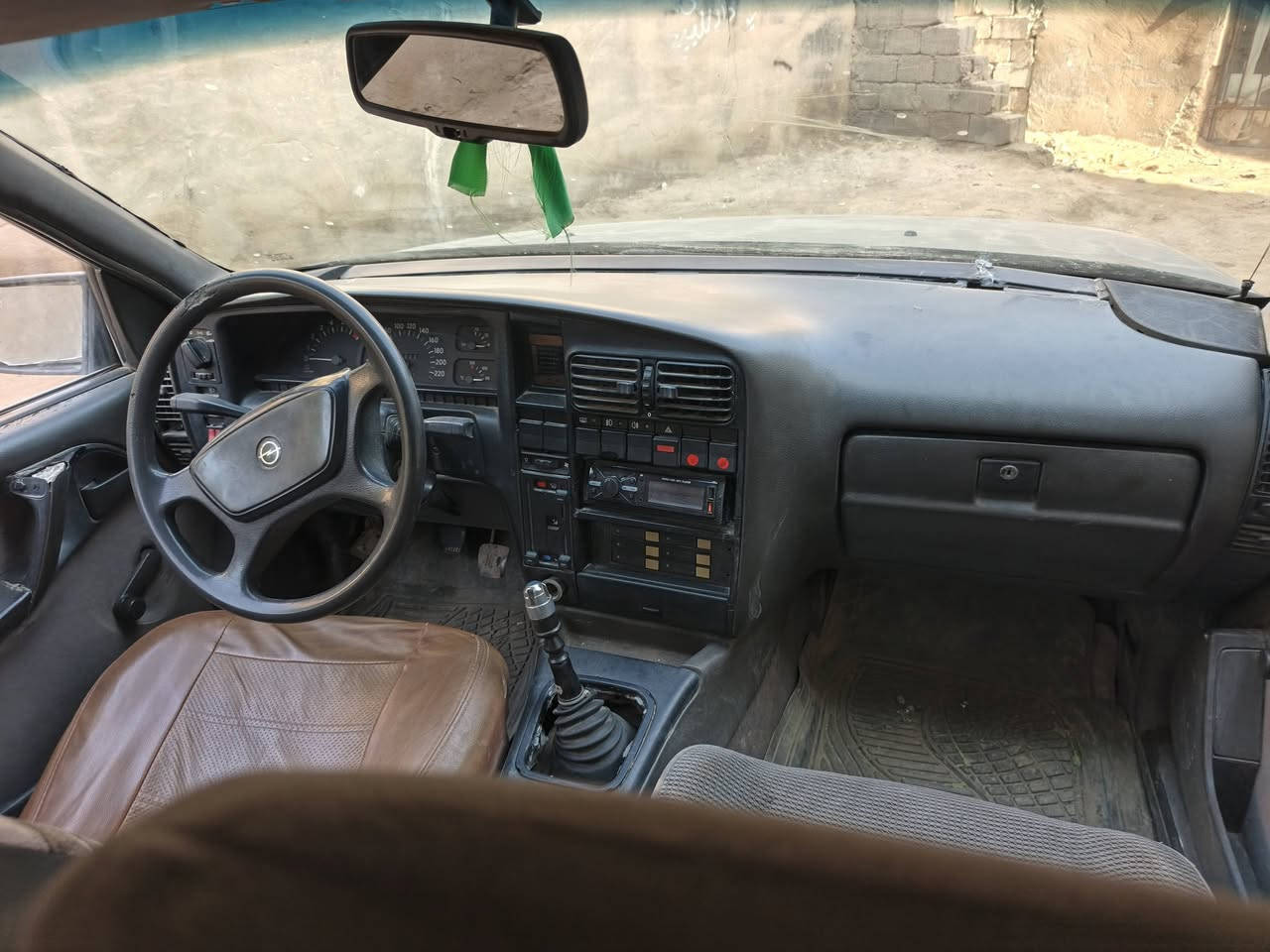 سلام عليكم اوبل موديل 88 للبيع رقم بغداد الماني بسمي مدوار ثاني يوم مكينه تنقص والباقي كله شغال تتقفل اسويج كير اكسن كارتون  مكانه بابل قضاء القاسم سعره 23 وبيه مجال حك الجيه  ♕ ***********
