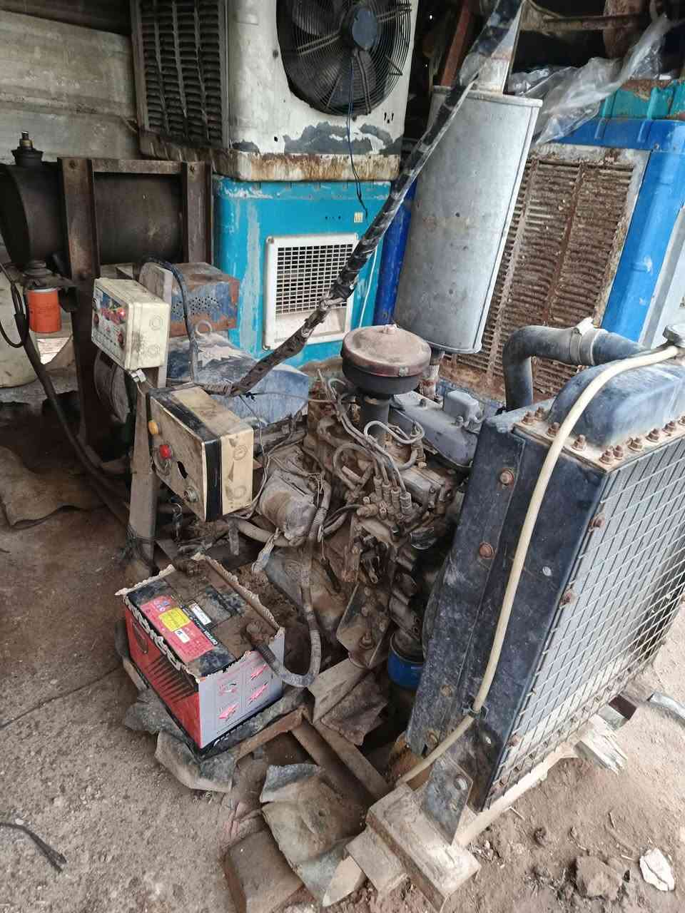 السلام عليكم
مولد نوع كابوتة للبيع 
اربعه بستم 
15كيفي راس توليد 
محرك خير من الله لا صرف ولا تبخير
المكان واسط الحفرية شارع عشرين 
السعر ثلاث ملايين وبي مجال 
الاستفسار ***********
