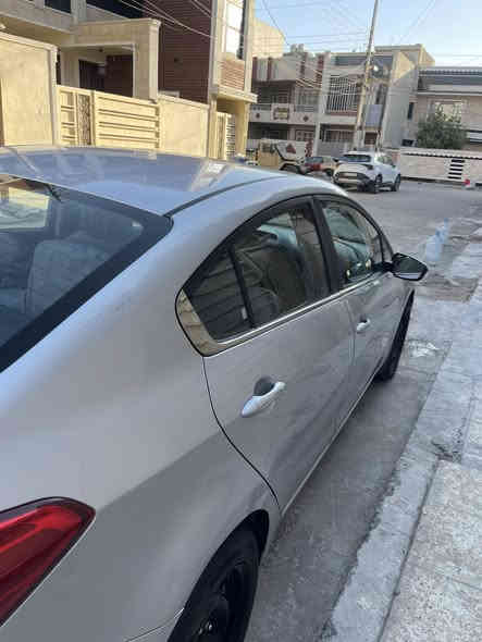 السلام عليكم سيراتو مديل ٢٠١٥ خليجي فوووول ماعدا البصمه السياره مكفوله من الضربه والصبغ السياره فتحه مري شفط تحكمات شفتات السياره نظام ايكو سبورت نورمال مكينه ١٦٠٠ دوش كير At خير من الله تحويل ماسوي وكاله 
صدر جديد 
دوشمه جديده 
تايرات ويل جديدات 
غرفه احتراق جديده 

العنوان بغداد حي الجهاد 
السعر ١٢٨ وبيه مجال قليل 
***********
