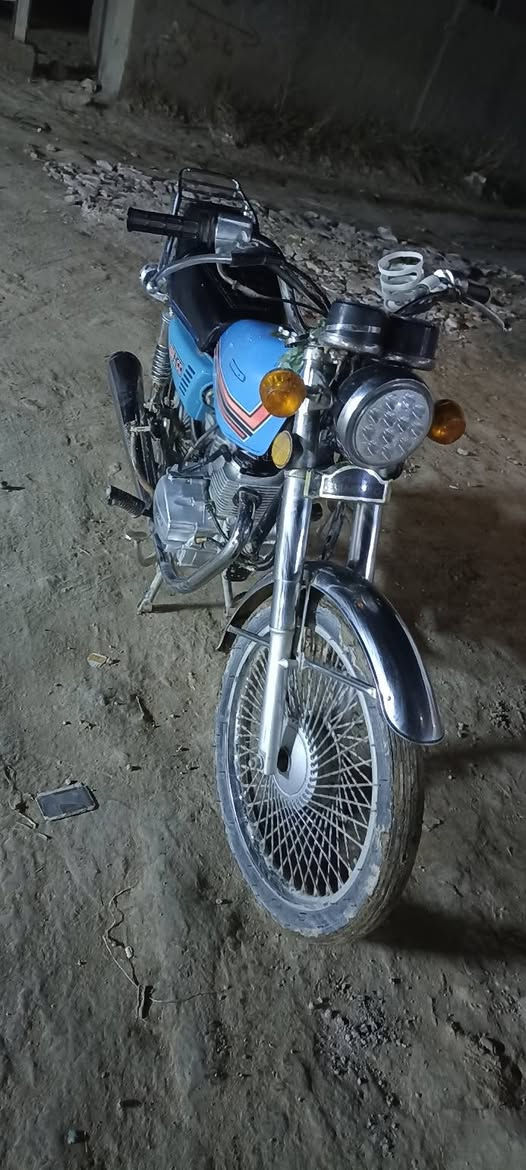 السلام عليكم دراجه نامه برو مديل 23 اوراق سكنر دراجه نضيفه مامفتوحه كلشي شغال بيها تاخذها علئ الفحص السعر 700 او بيها مجال *********** العنوان مركز الديوانية
