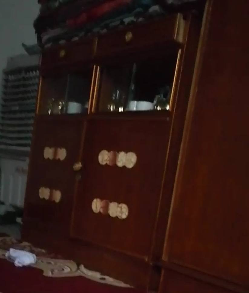 كنتور مع بوفيه للبيع تزكام نفس الموديل جديد استعمال قليل الشراي يدخل خاص


**إذا كنت صاحب هذا الإعلان وتريد حذفه لأي سبب، رجاءا أرسل رسالة إلى الدعم الفني**