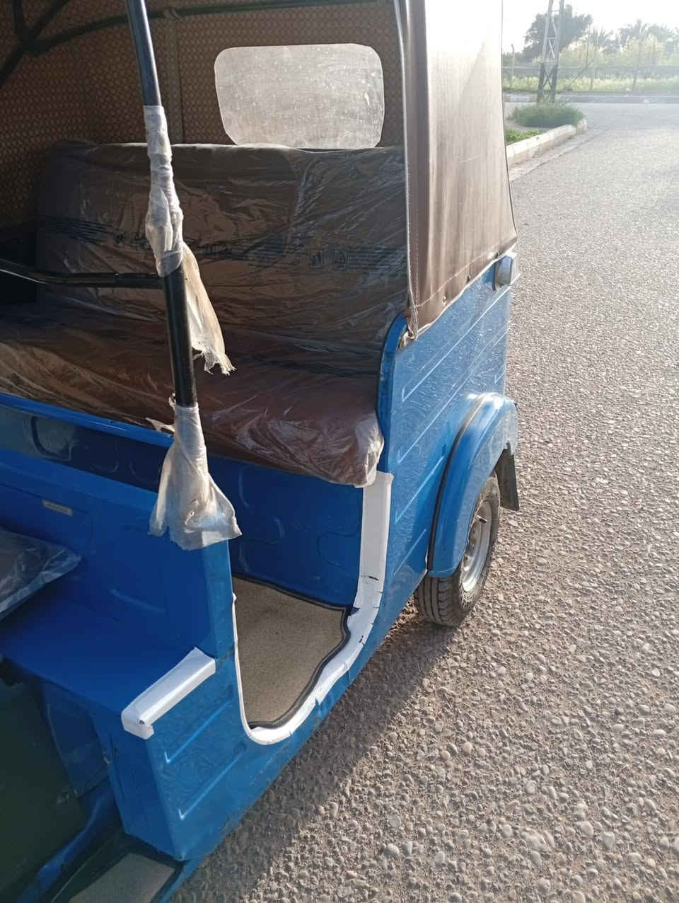 السلام عليكم تكتك للبيع موديل 20شهر 12 سنويه الكشره مكفوله من الصبغ والمعجون المحرك مجفت بس بوشه وبستم شركه تخم تاير جديد كهربايات كلها شغاله المكان ميسان المجر الكبير الرقم الهاتف ***********
