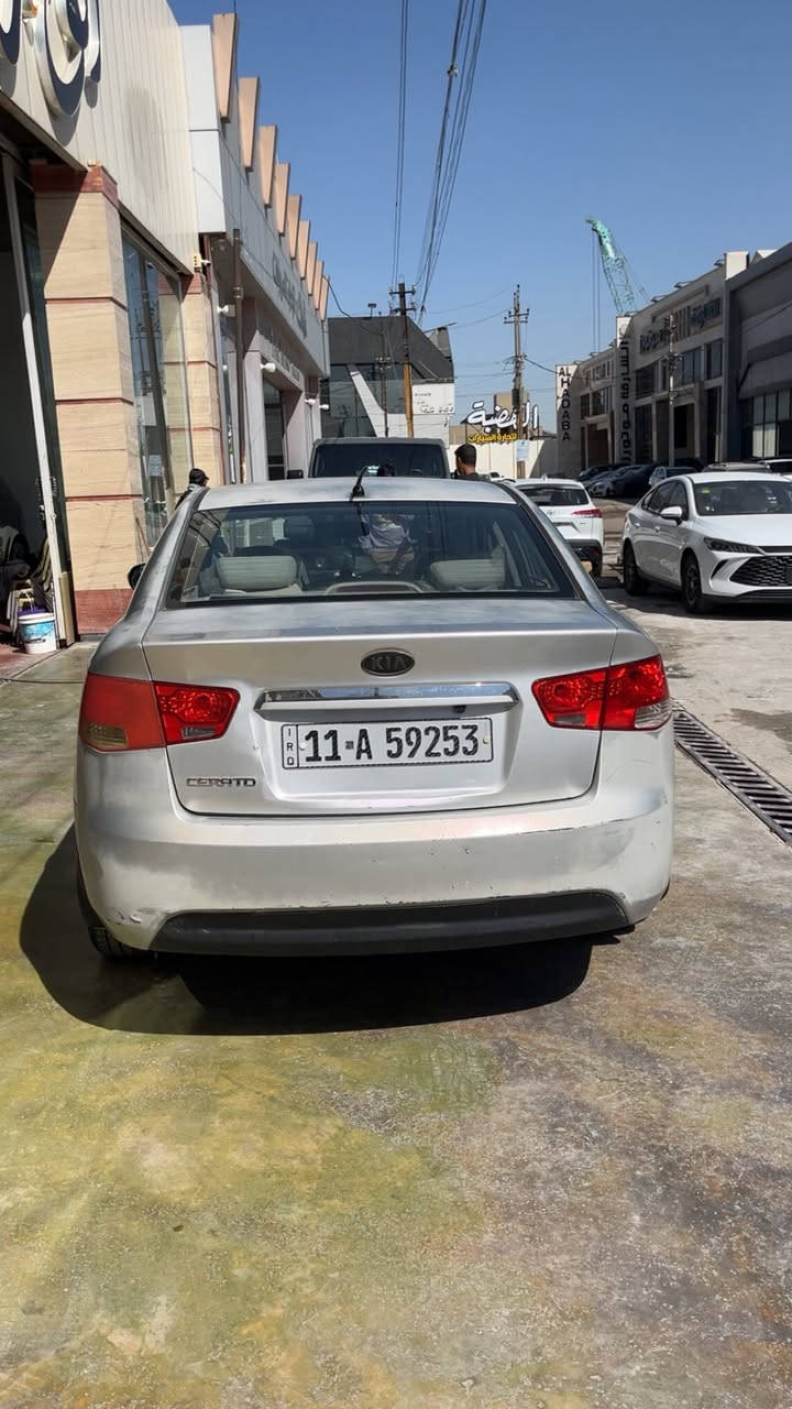 السلام عليكم سيراتو خليجي موديل 2009 السياره جاهزه من كل نواحي صدر تبريد كير مكينه مابيه اي نقص بيه شويه من لبنيد اقل الشبر بس لباقي لكشر كله كفاله السياره باسمي تحويل ثاني يوم رقمها بغداد الجديد السعر (85) ***********
