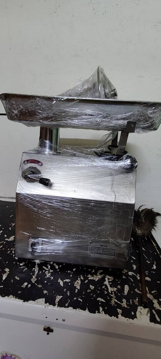 غراض مطعم جديده كلش للبيع بسعر مناسب العنوان ديالى قضاء المقدادية حي المعلمين
***********
