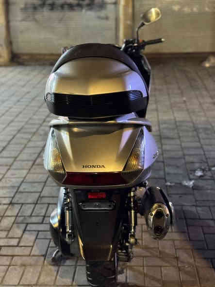 السلام عليكم دراجه سلفر ونج جديده مكفوله كفاله عامه حجم المكينه 600 الدراجه بحالت الوكاله المكان البلديات الشري يتصل ويدلل ***********
