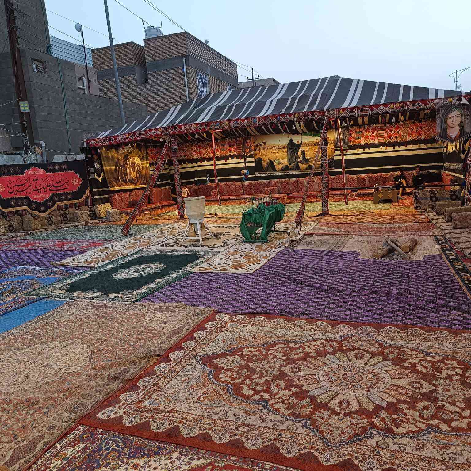 السلام عليكم 
الخيمه للبيع شغل درجه اوله حديد ثقيل 
والقماش احسن قماش بالسوك 
***********
