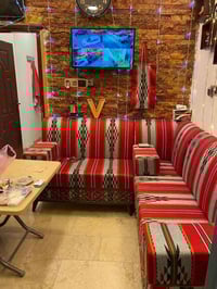 للايجار شقة مؤثثة جديدة و صغيرونة بناء حديث  مؤثثة جديد بالكامل طابق ا...