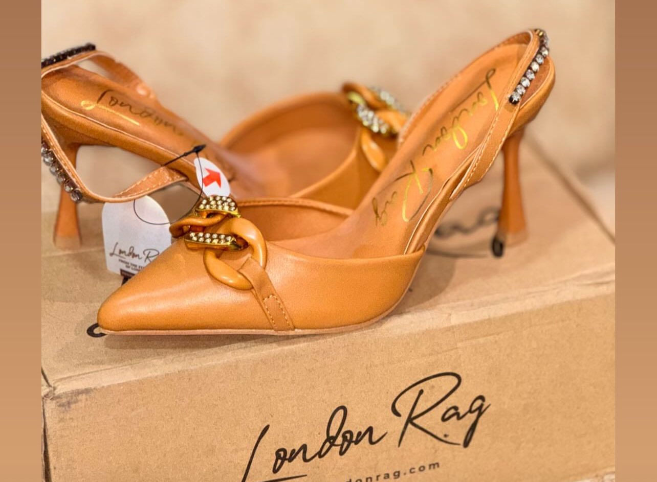 بنات هاي كلها للبيع واكو موديلات عندي قطعتين منها نفس شي سعروها وبألف عافيه


**إذا كنت صاحب هذا الإعلان وتريد حذفه لأي سبب، رجاءا أرسل رسالة إلى الدعم الفني**