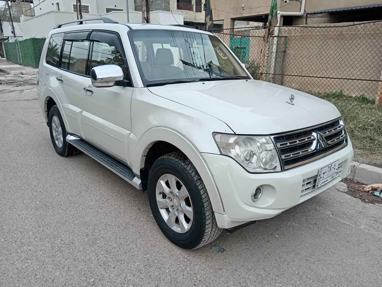 السلام عليكم للبيع ميتسوبيشي باجيرو 2011 فول مواصفات حبتور رقم بغداد للاتصال *********** السعر ١٤٨ ورقة
