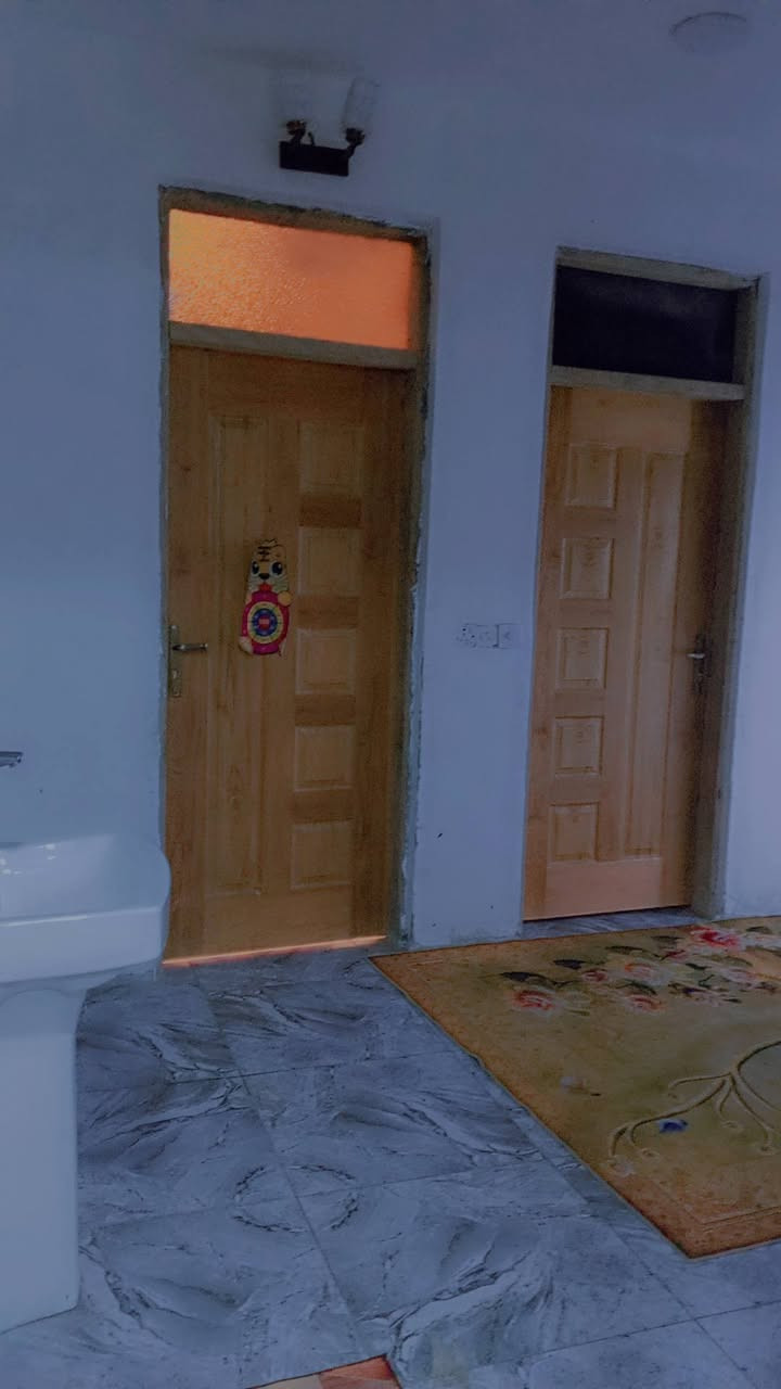 بيت للبيع 110متر طابو زراعي سند25 ماء كهربا مجاري قريب عل سوك ودكاتره مقابل عماره دفاعي يحتوي على غرفتين نوم استقبال مطبخ حمام داخلي تواليت خارجية منور وترك بنا حديث درجه اولى نقص بيتونه طابق واحد السعر 60 بي مجال كلش قليل الاتصال ***********
