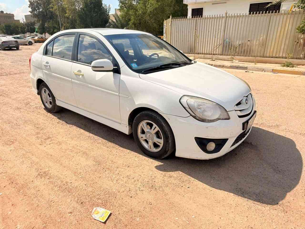 ‏سلام عليكم
‏هونداي فيرنا 2010 
خليجية مقفولة كفالة عامه
‏ محرك 1400
‏شاشة كاميرا فتحة 
‏ كشنات جلد
‏كشنات تدفه
سعر السيارة 90 ورقه وبيه مجال قليل
‏مكان السيارة بغداد بلديات حي التجار
‏اتصال على الرقم *********** بغداد, العراق
