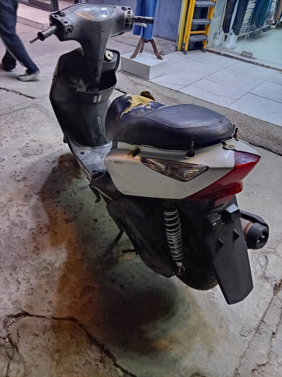 سلام عليكم ثعلب للبيع شغاله سلف هندر كهربايات مكينه خير من الله خرسه مكاني الامين سعره 400 وبيه مجال***********
