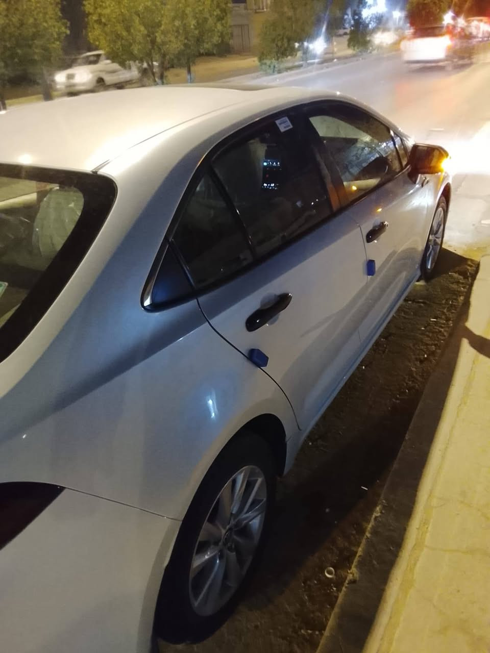 سلام عليكم للبيع كورولا موديل 24ساز فول السياره للاخير بيهه مكانين بارد على كد الاصبع مكانهه نجف حي النداء سعرهه 180وبيهه مجال للشراي ماشيه 49الف السياره جديده وما متعوبه للاستفسار اتصل مكلف بلنشر ***********
