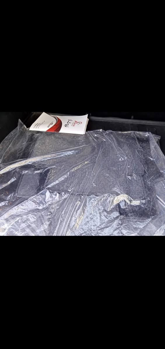 يا الله توسان للبيع موديل 24 رقم بغداد انكليزي كفاله عامه ماشيه 19 أصل بسمي مواصفات  بصمه كراسي كهربائية حساس امامي او خلفي شاشه كامره تشغيل عن بعد بصمات العدد 2 كتلوكات حته كاعياته الاصليه موجود العنوان حله حي الجزائر السعر 222 بيه مجال الشراي يتصل ول مو شراي يرفع المنشور يا الله ***********
