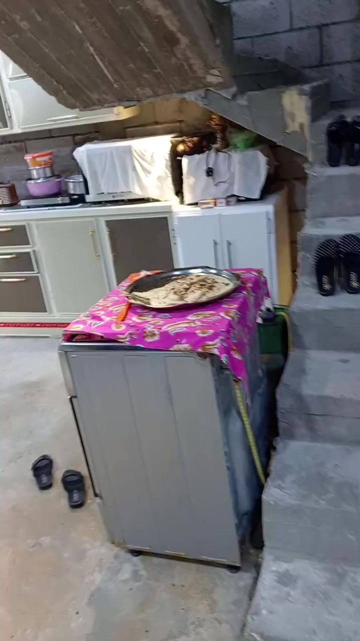 بيت في تنومه الصالحية المساحه 100 البيت بي نواقص مثل مآ وموضح سعر 60
***********
