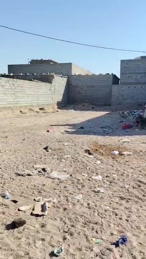 قطعه للبيع مكانها ممتاز بضهر المدينه الكرفانيه بالزراعي بالزبير لا كص عليها ولاشي. بصفك كلها بوت مسلح القطعه 330 متر كلش جبيره اريد ابيع لان محتاج اريدها ب25 بيها مجال الشراي ما اختلف وياه تواصل وتساب ***********
