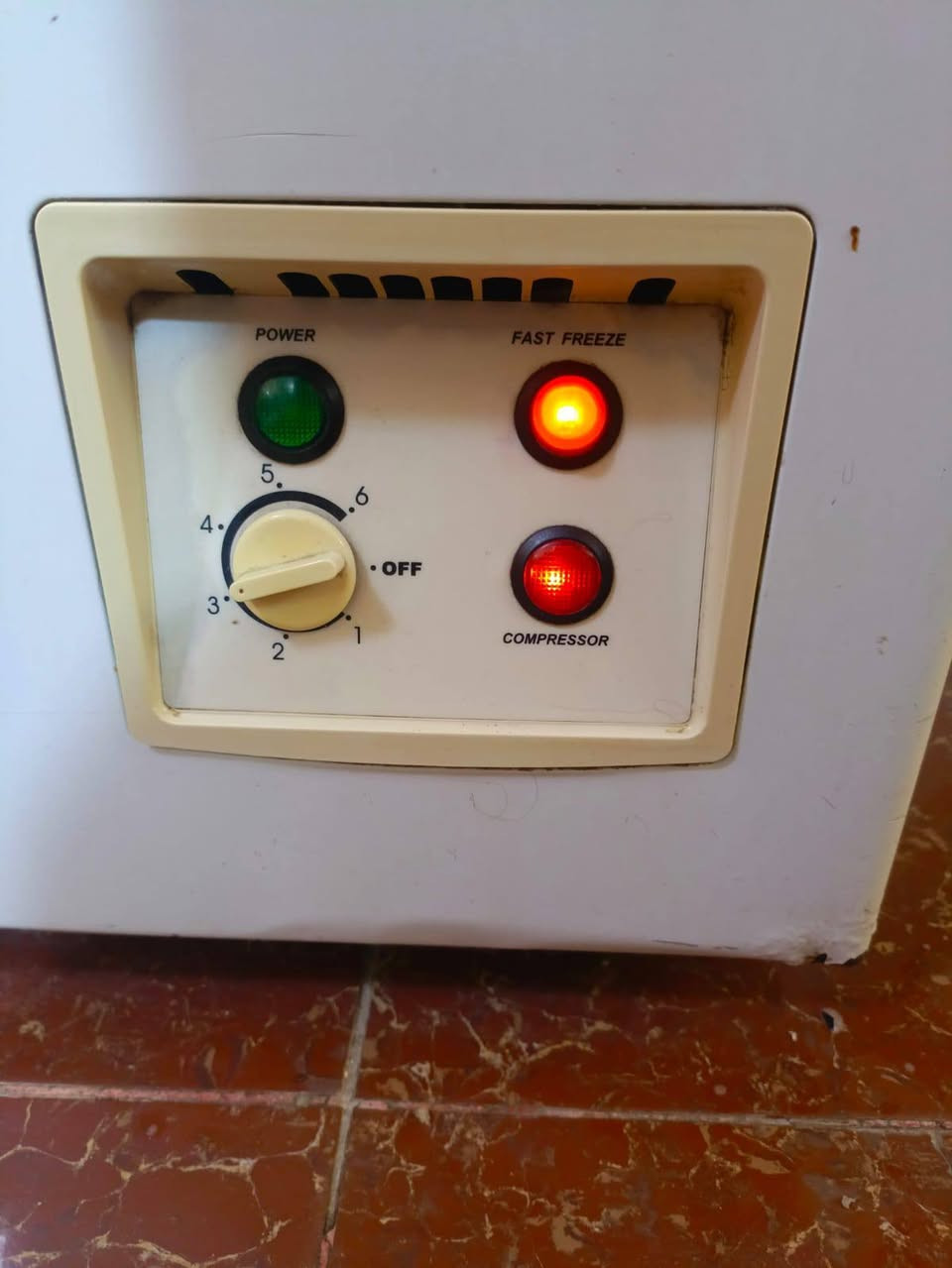 السلام عليكم مجمده للبيع مداخله تصليح تجميد فول نضافه ٩٠٪ السعر 200 مكان شهداء البياع الرقم ‏‪***********‬‏
