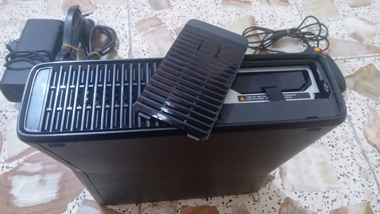سلام عليكم .....
XBOX 360 Slim شغال ونظيف ( مهكر )
منصب على نظام aurora0.7 و الداشبورد محدث غلى اخر تحديث
الجهاز نظيف مثل ماموضح بالصور بيه هارد 256GB 
بيه 50 لعبة تقريبا كلهن قويات بعض العناوين :
GTA V
GTAVI
GTA San Andreas

COD 1
COD 2
COD 3
COD World at war
COD : Black ops
COD : Black ops 2

Far Cry : classic 
Far Cry 2
 Far Cry 3 Blood dragon

Tomb Raider 2013 معربة
WWE 2014
Dark Souls

Fifa 19 معربة
PES 16 معربة 
PES 13
PES 2006

Portal 1
Portal 2

تجي ملحقات وياه :
المحولة الاصلي + كيبل HDMI + جوي ستك واير عدد ١

المكان : بغداد - الغزالية 
توصيل جميع محافظات العراق 

السعر : 120 الف وبي مجال قليل


**إذا كنت صاحب هذا الإعلان وتريد حذفه لأي سبب، رجاءا أرسل رسالة إلى الدعم الفني**