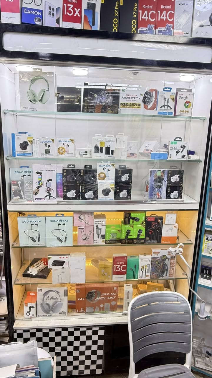 ديكور للبيع
فاترينات سكه + رفوف 

كله نضيف وع الفحص 
الاسعار جدا مناسبة 
***********
