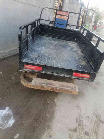 سلام عليكم ستوته دولفين موديل 23 للبيع نضيفه كلش نكره سلف كهربائيات كله شغاله نقصه فقط باب انضف من الصوره لان ما مغسوله وكله طين  مكاني بابل حصوه حي القدس خلف جامع عبداله الجبوري/السعر مليونين وبيه مجال بصيط اتصل برقم***********
