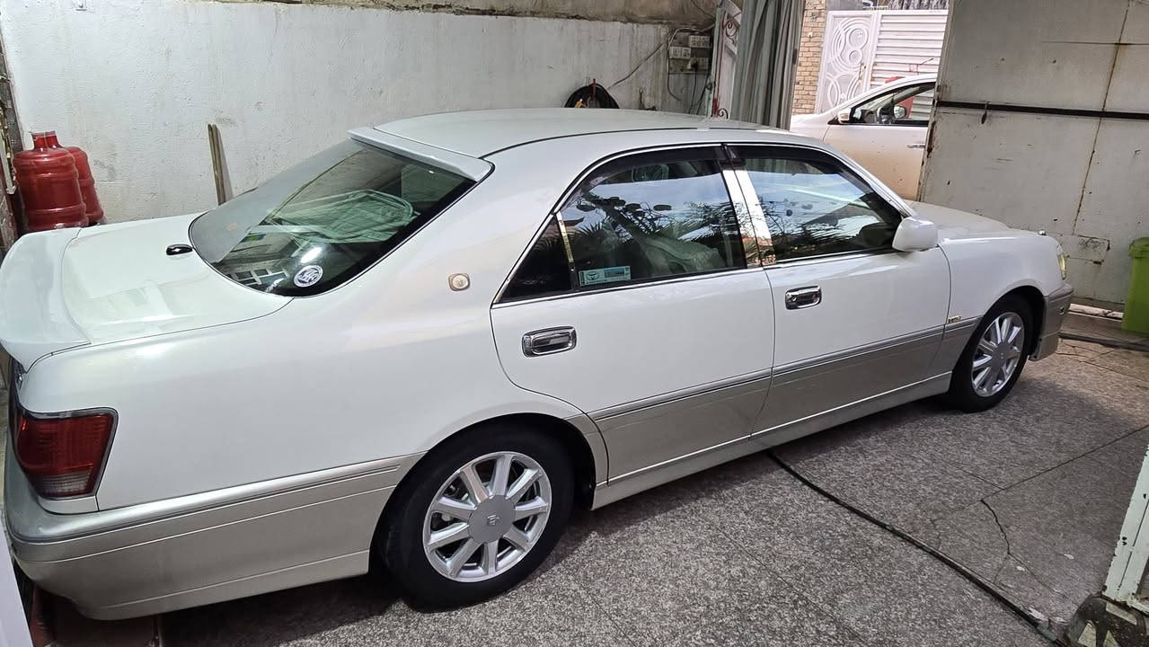 ﷼♕ملكه موديل2003 اصل كرستال فول بطن عدا الفتحه رقم سليمانيه دولي الانكليزي سنويه جديده وهزه جديده تحويل ثاني يوم بسمك شرط الاضباره والرسميات السيارد جديده مال جناي وجاهزه للاخير .. امحرك D4 الكبير شاصي 75 حجم300o لتحوير النجف دشبول عارف العيساوي
٭برده كهربائيّه
*ثلاجه
*اربع دكم
*اقراص جنجر
*مضخمات بلاد صوت
*مفرغه هواء
*دبل شاشه رقميه والكترونيه
*اربعه كشنات كهربائيه 
*ستيرن كهربائيّ تحكم بلاد
*كروز سرعه
*شاشه كرستال ترحيب سيدي اقراص
*تحكم صيطره    
*سبلت  تبريد قطعتي امامي وخلفي وتدئفه
* دليل امامي
*ويل نجمه اصلي نفطي
* تخم تاير جديد                                               
*ايرباك تكم tدركه صاج تور كشنات
*حساسات امامي وخلفي اصل لحيه اماميه t٭نياكل ستيل
+مري شفط مع هيتر غراض جنطه كامله مع سبير بخطته بعده السياره طك كارتون شرط ترايها 180  ♕♕♕♕♕سعر157
مكاني الحله هاذه رقمي ***********
