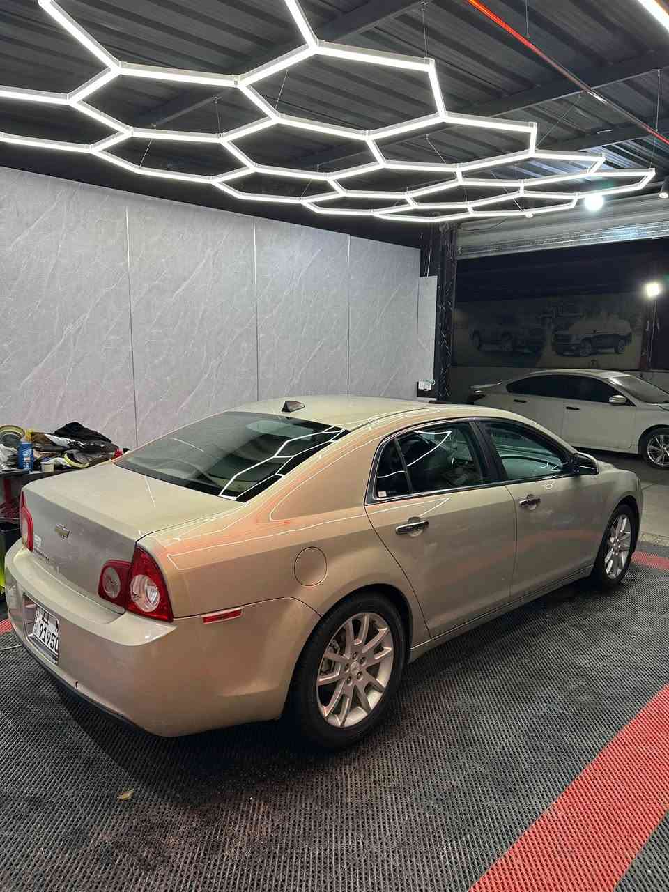 شوفرليه ماليبو 2012 LTZ
وارد امريكي 
محرك 2400 vvti 
كيرAT 
كير محرك كهربائيات شواصي لغود مكفوله 
اعلى مواصفات داخل اسود جلد تحكمات ستيرن تحكمات كشن كهرباء تدفئه تبريد كشنات فتحه تشغيل عن بعد سماعات bos
رقم الهاتف *********** 
بي واتساب
