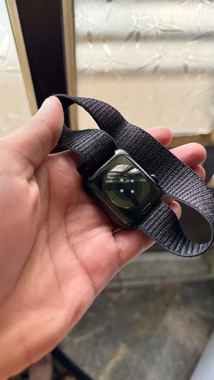 للبيع ساعه ابل جيل الثامن حجم ٤٥بطارية ٩١ فقط هذا الشخط الي بل بصوره سعر ٢٣٥ وبيه مجال بسيط للستفسار ***********
