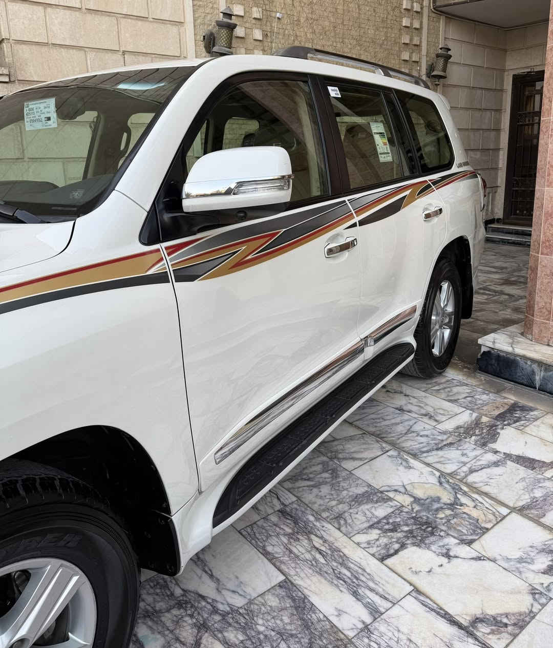 لاندكروز 2015 بريم اصلي DVD ماشية 75 حقيقي شرط الفحص سيارة كفالة عامة من الصبغ حتى الدعاميات 
( فقط رصعات ثنين بارد ما مبين بالعين فقط بالسونار ) 
*** ( ملاحظة الشريط ما طابع جديد)
السيارة جديدة جداً واحلى من الصور 
رقم بغداد الجديد باسمي تحويل مباشر
 مكان السيارة  بغداد زيونة 
اتصال او وتساب /***********
