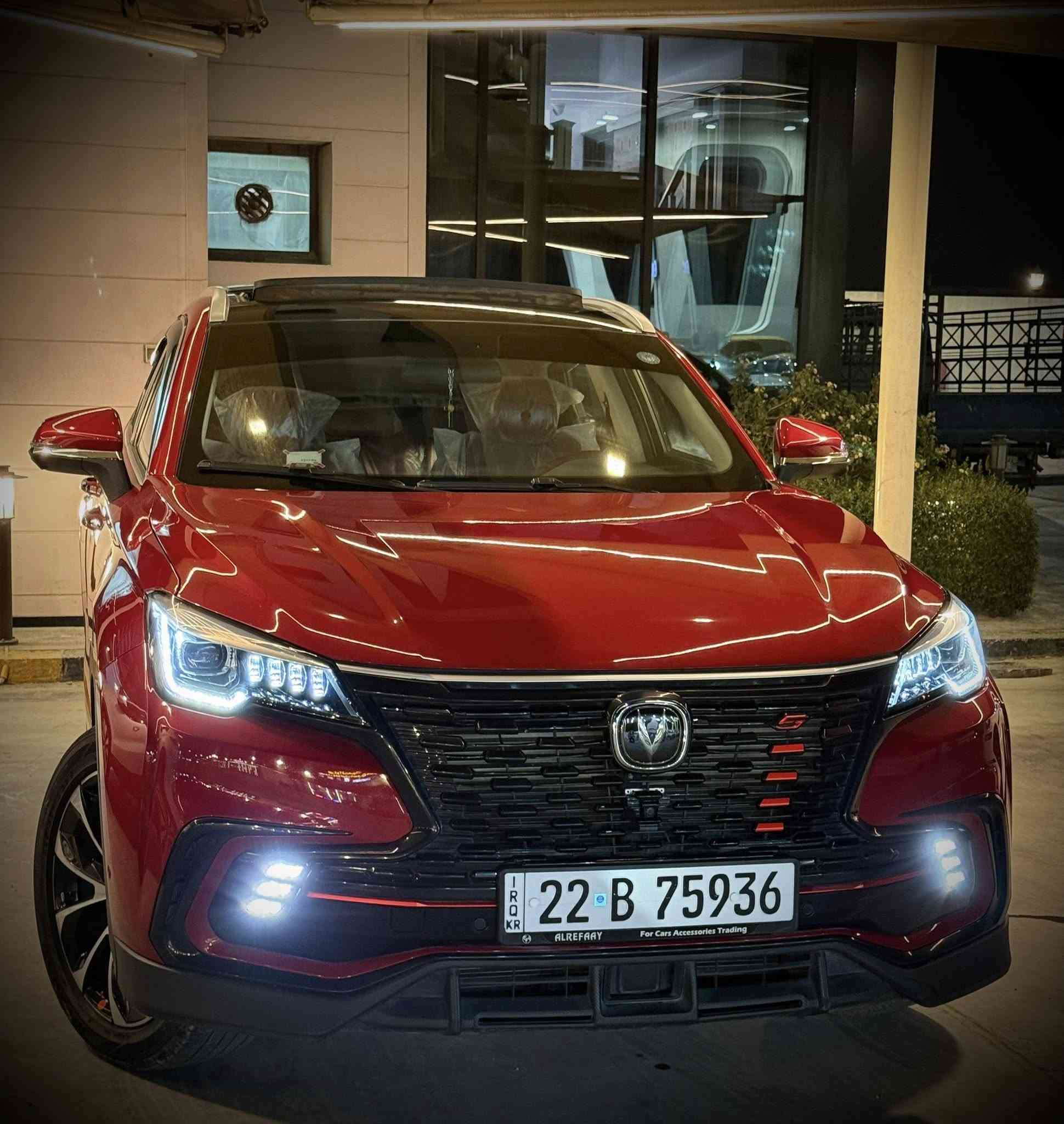 سلام عليكم

Changan CS85 موديل 2021 — بحالة ممتازة

سيارة SUV كوبيه رياضية تجمع بين القوة، الفخامة، والشكل المميز. مناسبة للاستخدام اليومي والسفر، وأداؤها قوي وثابت على الطريق.

المواصفات:  اعلى فئه 

 • محرك 2.0 لتر تيربو
 • قوة 233 حصان
 • قير أوتوماتيك 8 سرعات Aisin الياباني
 • شاشة معلومات كبيرة حديثة
 • فتحة سقف بانوراما
 • كاميرات 360° + حساسات أمامي وخلفي
 • مثبت سرعة
 • تشغيل بصمة + دخول ذكي
 • مقاعد جلد فاخرة
 • مكيف قوي جداً مناسب لجو العراق
 • أنظمة أمان متقدمة (ESP – ABS – وسائد هوائية متعددة)

مميزات السيارة:
 • تصميم رياضي فاخر يجذب الانتباه
 • ثبات عالي وتسارع ممتاز
 • سيارة مريحة وواسعة
 • صرفية وقود جيدة بالنسبة لمحرك تيربو قوي

حالة السيارة:
 • محرك وقير بحالة ممتازة
 • استعمال شخصي
 • لا تحتاج أي مصروف
 • جاهزة للفحص

تفاصيل السيارة:
 • اللون: احمر 🩸 
 • الممشى: 22 الف بعدها ب حالات وكاله
 • السعر المطلوب: 165 وبيها مجال 

للتواصل:
اتصال / واتساب: ***********
