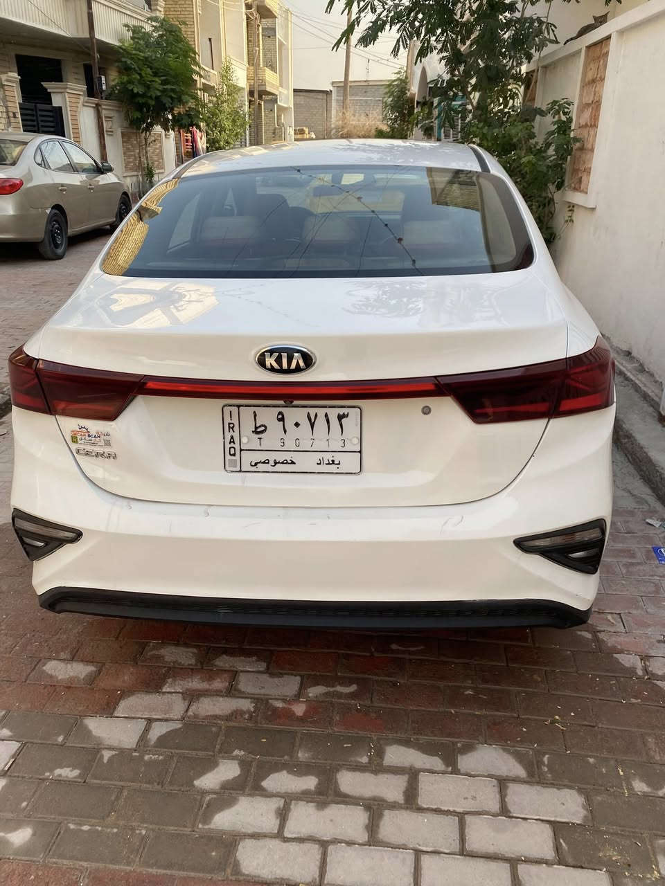 سلام عليكم كيا سيراتو موديل 2019 خليجي رقم بغداد بيه صبغ بجاملغ امامي وشويه يم رقم اثر اثر شخط
محرك 1600.
ماشيه 126 مواصفاته فتحه سلايت روف
شاشه كامره كشنات جلد تحكم استيرن تبريد خلفي مري شفط 5 ويل كب سويجات 2 تخم تاير كير محرك مكفول صدر جديد تبريد سياره جاهزه مكاني بغداد قرب جامع النداء 
السعر 145 وبيه مجال ***********
