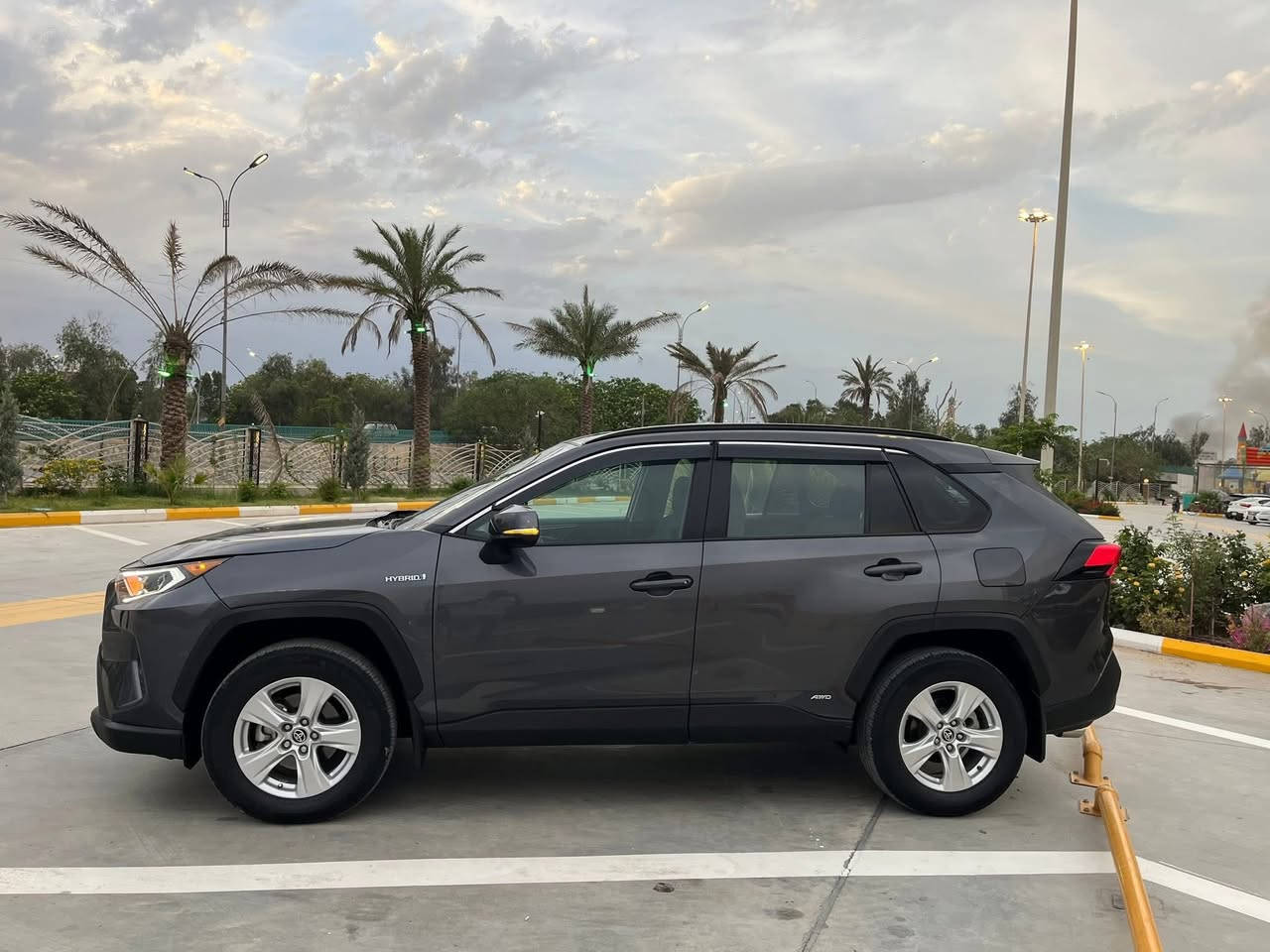 رافور هايبرد ٢٠٢١
بنيد تبديل
وصندوق على البارد

جامرلغ على البارد 

يفضل مراوس 

السعر ٢١٠ وبيها مجال 

للاستفسار ***********
