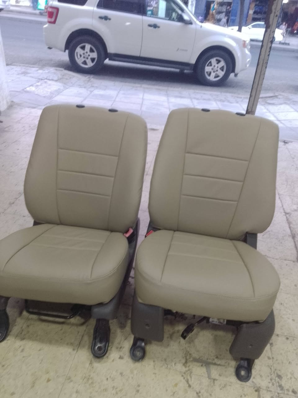 تنجيد فرش جلد أوروبي مكفول3سنوات 80
تنجيد سقف فاخر50
تنجيد ارضيه جلد 50
الوحدات وراس العين..0795208490


**إذا كنت صاحب هذا الإعلان وتريد حذفه لأي سبب، رجاءا أرسل رسالة إلى الدعم الفني**