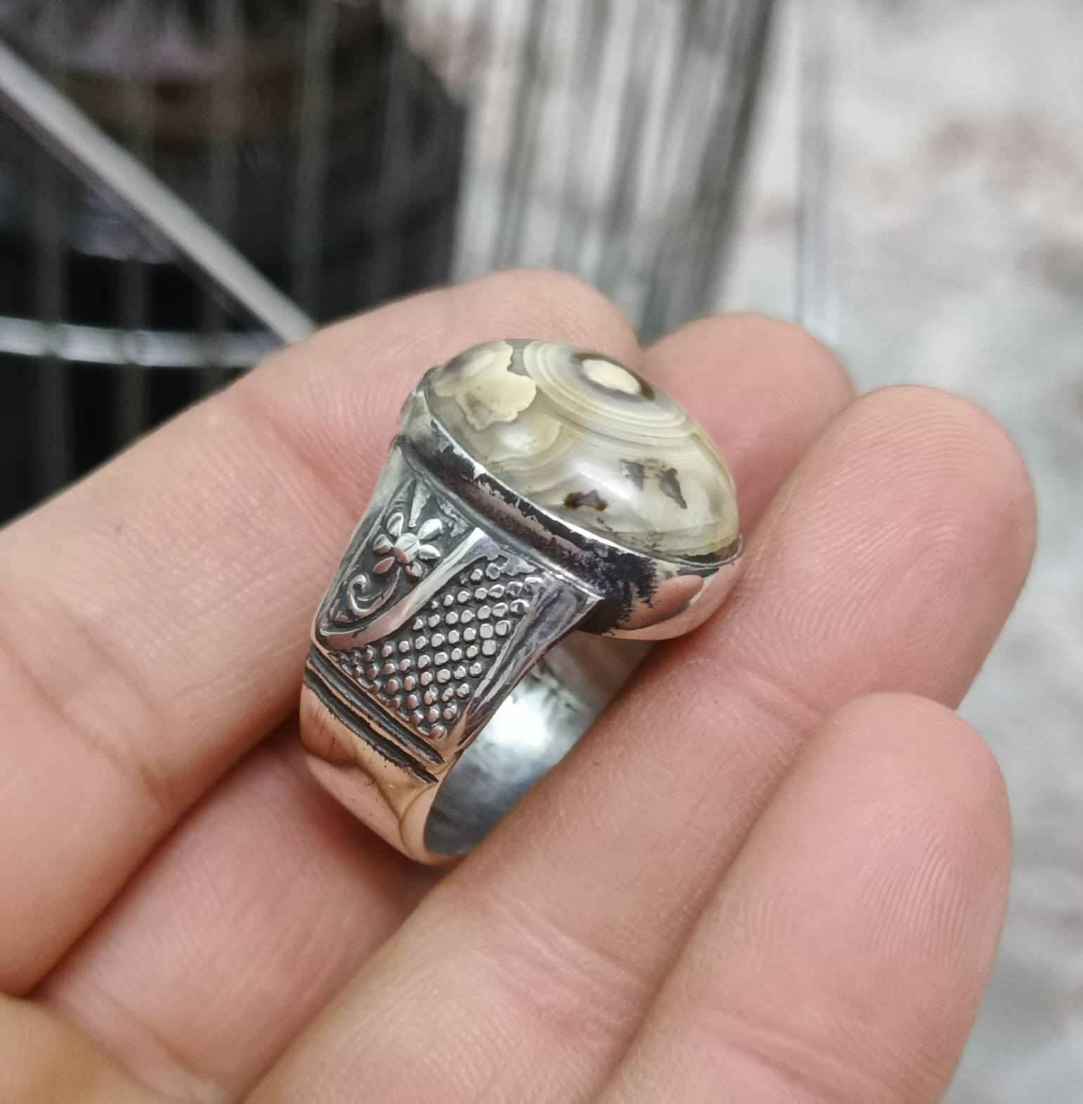 داودي هندي صياغة يدوية ١٠٠ . الف بغداد حي النصر
***********
