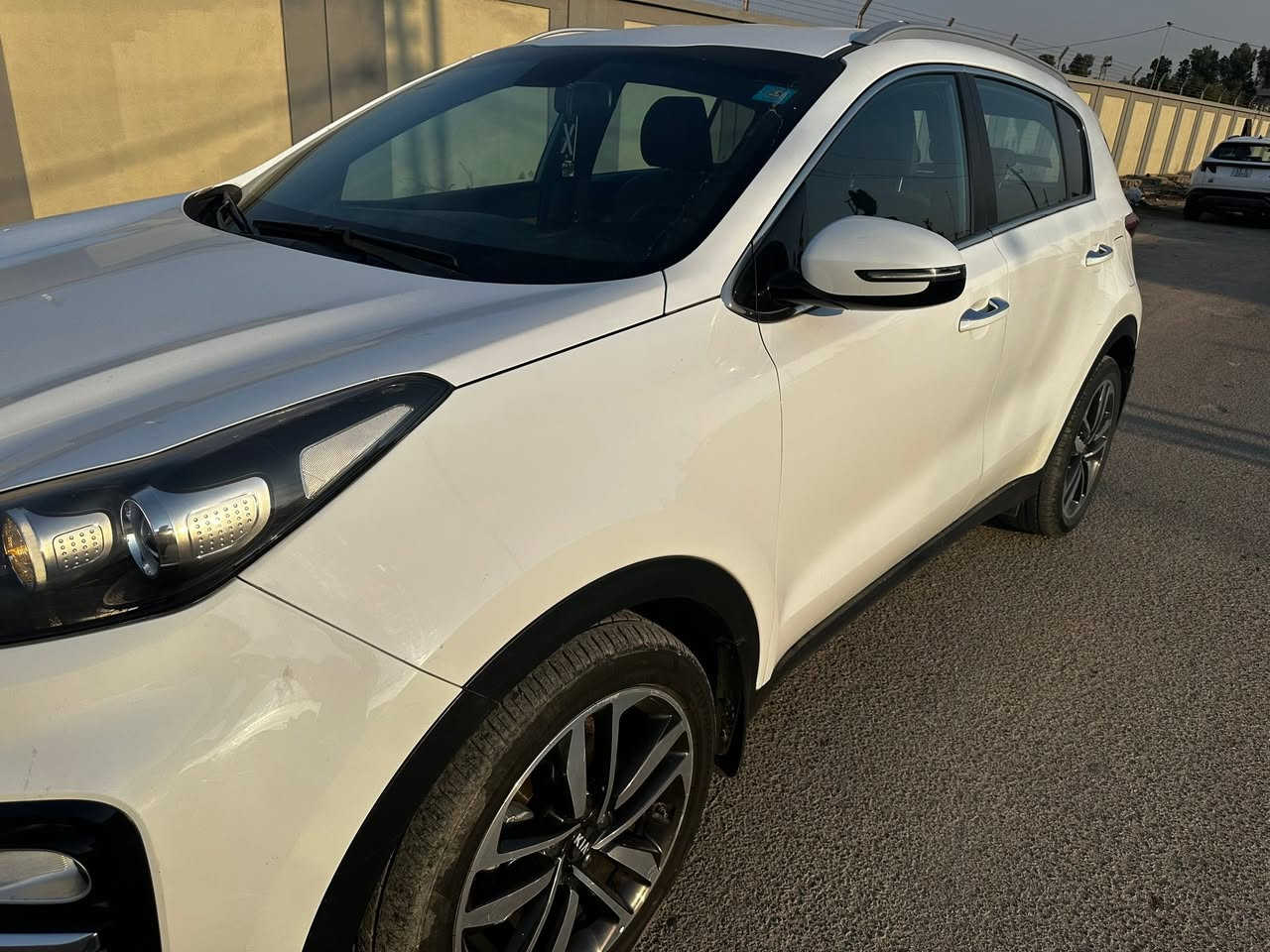 🚗 للبيع – كيا سبورتج خليجي موديل 2019 🚗

✨ سيارة نظيفة جدًا وجاهزة للاستخدام، لا تحتاج أي مصروف.

✅ موديل 2019 – رقم بغداد الجديد
✅ محرك 2000 CC
✅ عداد 99 ألف كم فقط
✅ هزة جديدة
✅ سنوية نافذة لغاية 2030
✅ تبريد أمامي وخلفي (قطعتين)
✅ شاشة أندرويد تدعم Apple CarPlay
✅ مرايا شفط
✅ حساسات أمامية وخلفية
✅ داخلية بيجي

🔹 الحالة الفنية:

* كير ومحرك بحالة ممتازة وما مفتوح برغي.
* السيارة بدون حوادث وبدون تبديل.
* توجد خدوش بسيطة جدًا 
💰 السعر: 18،300 دولار
📌 السعر قابل للتفاوض.

📍 الموقع: بغداد – شارع فلسطين

📞 للاستفسار: ***********
