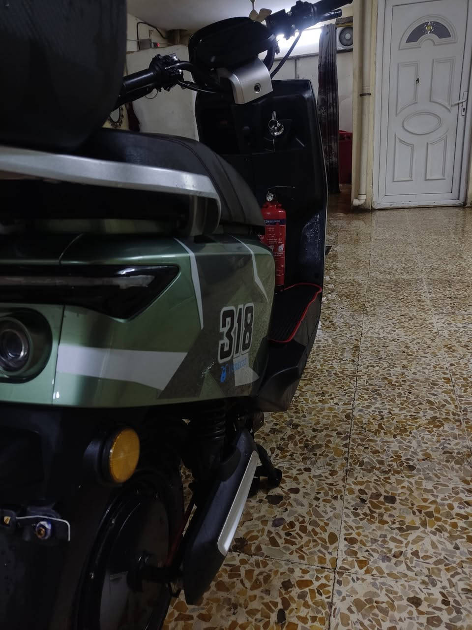 مطور شحن 318 زيرو مستخدم 20 يوم موديل 2025 حديث  بطاريات 6دبل شرط الفحص  ملف 2000 مطور نضافه فول لون زيتوني كلو شرط جديد يمشيك 50 كيلو  بك رجوع R سرعه 99 حقيقي 70الى 80  نمر 4 كلو شغال مابيه اي عطل مكاني  موصل حي عدن السعر 600 وأبيه مجال شي قليل رقم الاتصال *********** فقط بيع
