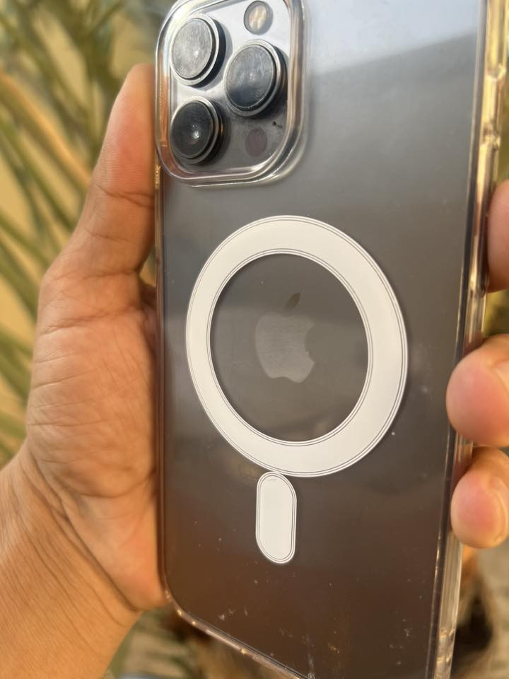 سلام عليكم
13 برو ماكس 
256 
بطاريه 86 
جهاز لا مصلح و لا مفتوح 
***********
