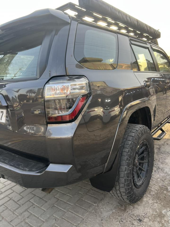 سلام عليكم للبيع او مراوس تويوتا 4 رانر موديل 2022 وارد امريكي حادثها الدعاميه الاماميه بدون ايرباك مغلفه PPF كلها وعليها اضافات السياره 4 ويل 
رقمها بغداد السعر 335 (***********)
