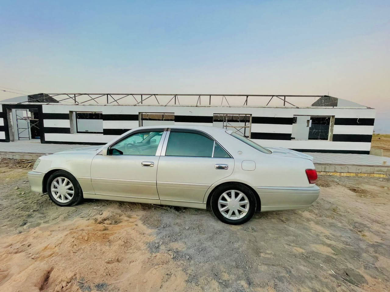 ﷽
السلام عليكم ..  كراون  ((   ملكه.  ))
للبيع ملكه  رقم كركوك سياره بأسمي رقم انگليزي 
مداور ثاني يوم 

 موديل  _ 2000 _اصل 
مكينه. دي فور الجبير جديده صارلها شهر من بدلتها
شاصي 75 .  
كير مكينه كله جديد 
كفاله عامه. سياره فول عده الفتحه
سياره جديده كلش وجاهزه  

✅  ♕  المواصفات ♕
✅       :4 دكم اصل  :  
✅  كشنات كهربائي
✅  مري شفط بلاد  
✅  داخل بيجي
✅  تحكم  خلفي كامل بلصوت  
✅   دمام خلفي  
✅مثبت سرعه
✅ غرفة بيجي  وصاج ملكي 
✅ سييدي 6. اقراص
✅ فول بطن  
✅ برده خلفيه 
✅ سستم ايرباك
 وبعد بيهه مواصفات هوايه 
وتعرفون مواصفات الملكه 
العنوان : الناصريه الغراف 
ل اتصال 📞 

*********** هذا رقم راعي السياره
غير متواجد عل فيس مكلف بالنشر
