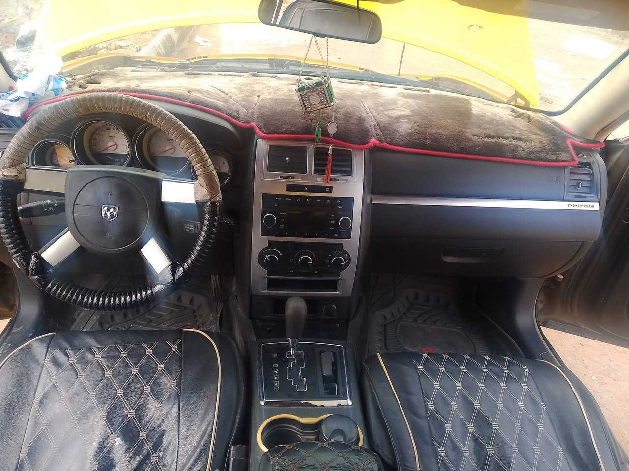 السلام عليكم جارجر 2010 للبيع صبغ جديد مكينه جديده تخمم تواير جدد سياره ما شاءلله كلهه حلوه خطهه عماره ناصريه تحويل ثاني يوم السعر خاص *********** الرقم العنوان  العماره ابو شطيب جاي من سيطره بغداد
