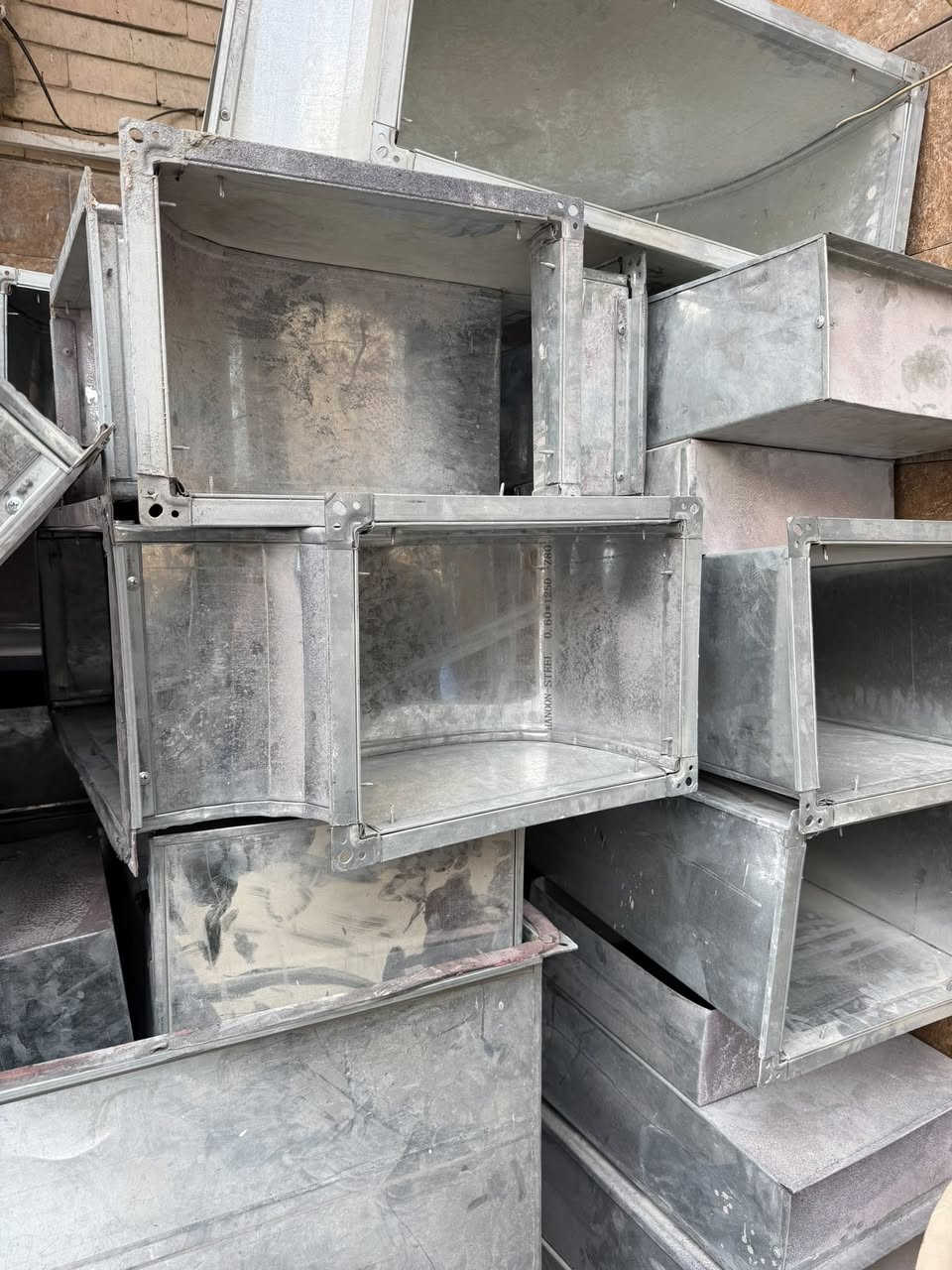 السلام عليكم للبيع جديد مستعمل شهر فقط
سبلت كنتوري ٣ طن انفيرتر توست عدد ٢ 

سبلت كنتوري ٣ طن ميديا عدد ٢ 

دكتات مبرده هانون اسم البليت من افضل نوعيه طول الواحد ٢٠ متر مع تفرعات كاملة عدد  ٢ دكت
مكانهم بغداد السيديه 
للاستفسار ***********
