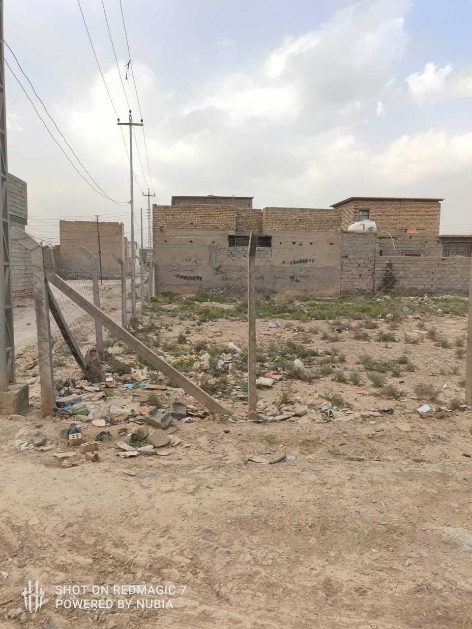 قطع للبيع حي البتول قرب الجسر الفرنسي بالقرب من الطاقه الكهربائيه زراعي جاهزه ماء كهرباء المساحه كل قطعه 200متر،3قطع واحده ركن للستفسار الاتصال ***********

