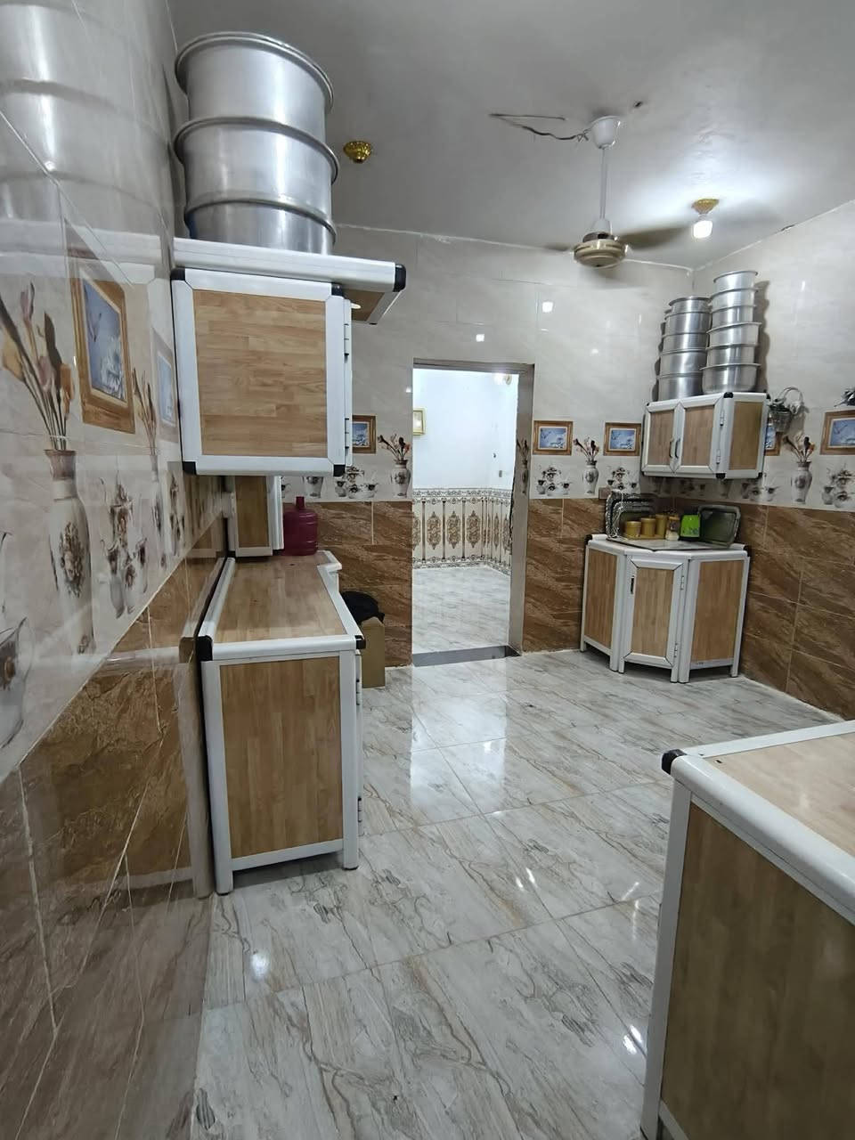 سلام عليكم بيت للبيع بل خان بني سعد بل عطشانه مو شارع المدرسه ثاني مساعت لبيت 200مسافت لغرف النوم 5طول لعرض 3ونص الاستقبال 7طول العرض 3ونص الصاله4ب4 المطبخ 4ب4 الإستفسار ع هاذه رقم***********
