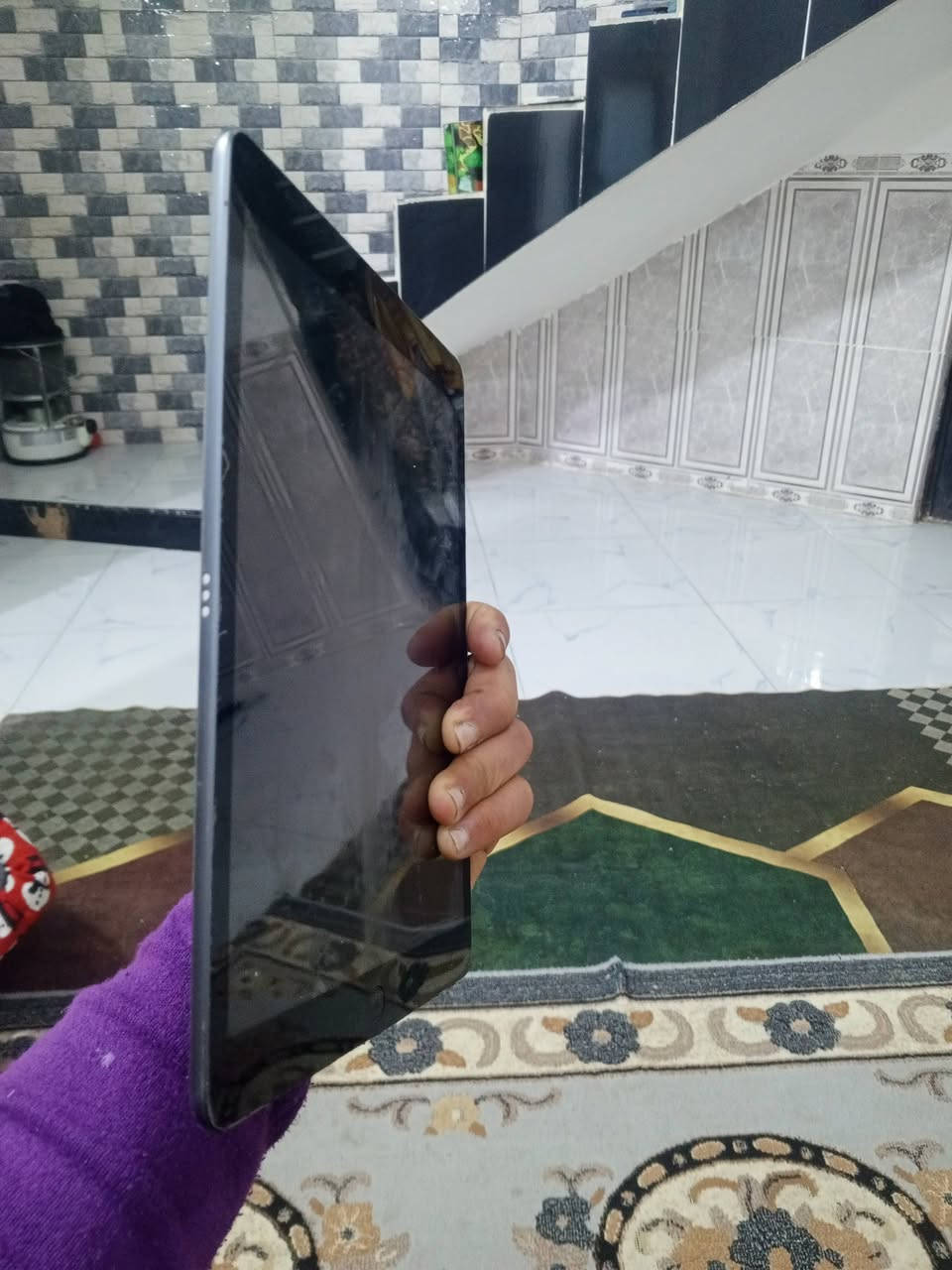 ايفون 11 برو ماكس امريكي ذاكرة 256 امريكي
نظيف حيل فقط الظهر بي فطر 
السعر 250 
ايباد 7 نظيف حيل مبدل فقط بطارية 100
ذاكره 32 السعر 120 طويريج
***********
