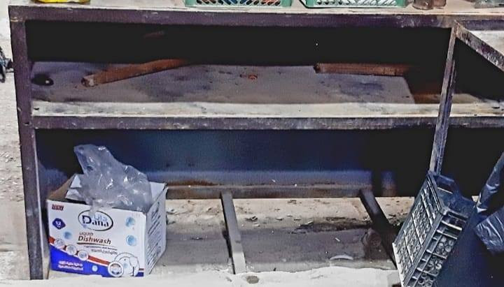 ميز حديد تزكام نظيف ثقيل للبيع انا مكلف بالنشر العنوان الماجديه الشراي اتصل ***********
