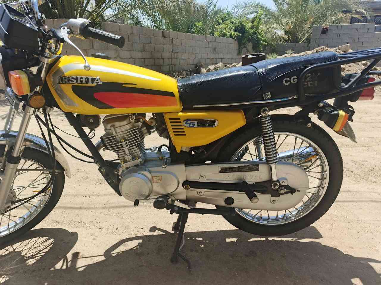 السلام عليكم دراجه ارشه للبيع موديل 20024 مفتوحه مره وحده بيه سوبايه ام الطابقين وكهربايات كلها شغاله سعرها 500 وبيها مجال قليل والشراي يتصل على الرقم ***********4 الشراي بي خير ويدلل
