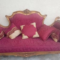 تخم ٨ مقاعد نضيف مع الكوشات  شكل الزان مستعجل على البيع السعر ١٢٥ بغدا...