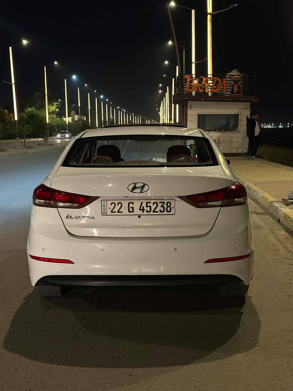 بسم الله 
النترا موديل ١٨ خليجي ابيض محرك دوش الفين محرك كير مكفولات 
السياره ماشيه ١٦٦ السعر ١٣٢ وبيها مجال لشراي وحسب القناعه ترهم مراوس وترهم قدميه وعده قريبه مكان السيارة الرمادي رقم ***********
